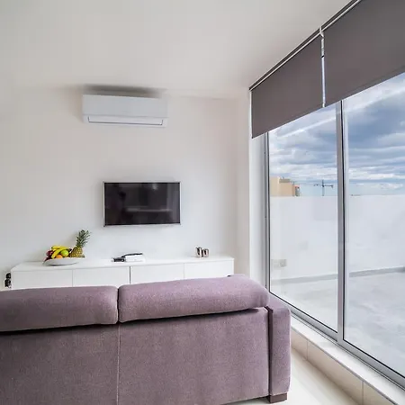 Penthouse - - Terrace & Sea View San Ġiljan